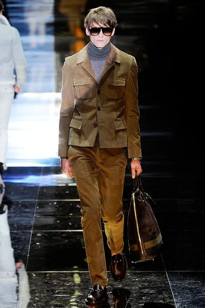 Look 32